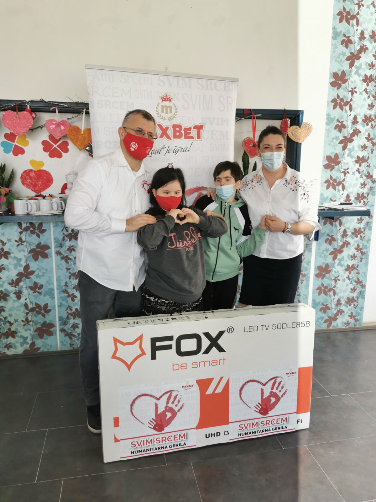 Компанија “Маx бет” донирала телевизор дневном боравку “Наша прича”